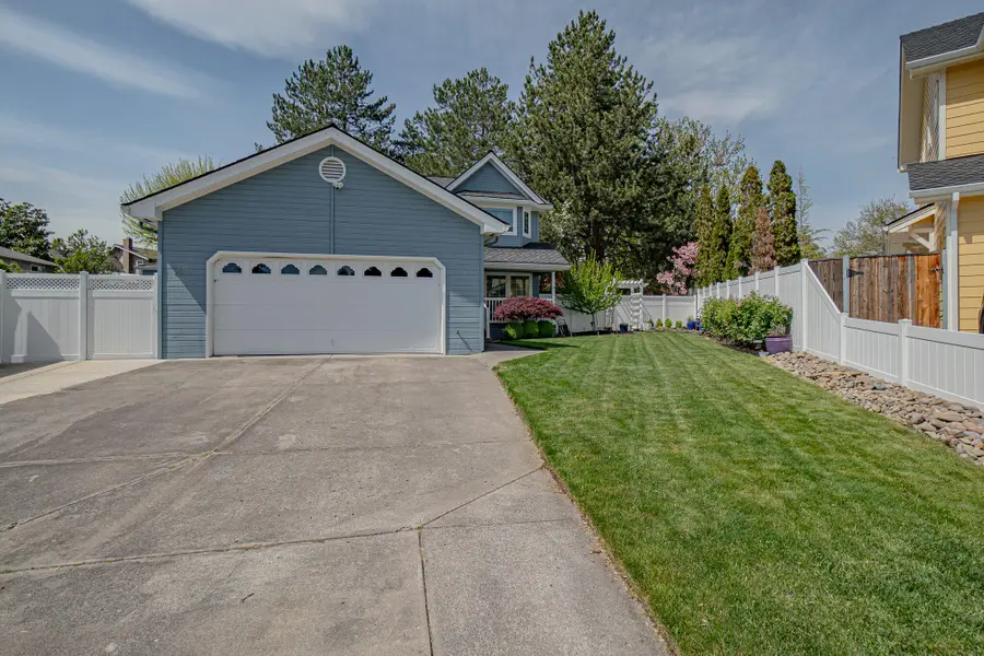 2537 Seville Circle, Medford, OR 97504 - #2