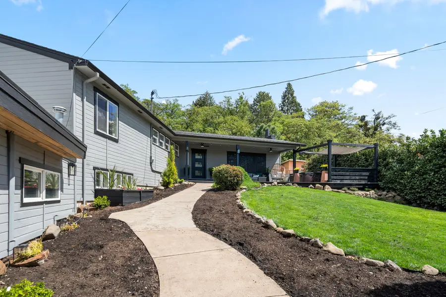 524 N Berkeley Way, Medford, OR 97504 - #2