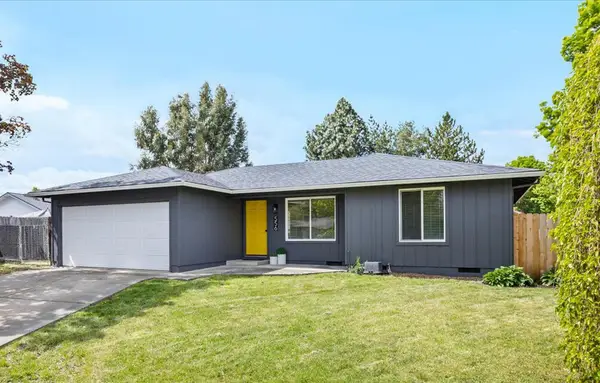 556 Glenn Way, Central Point, OR 97502