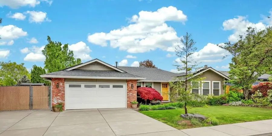 2669 Lawnview Drive, Medford, OR 97504 - #3