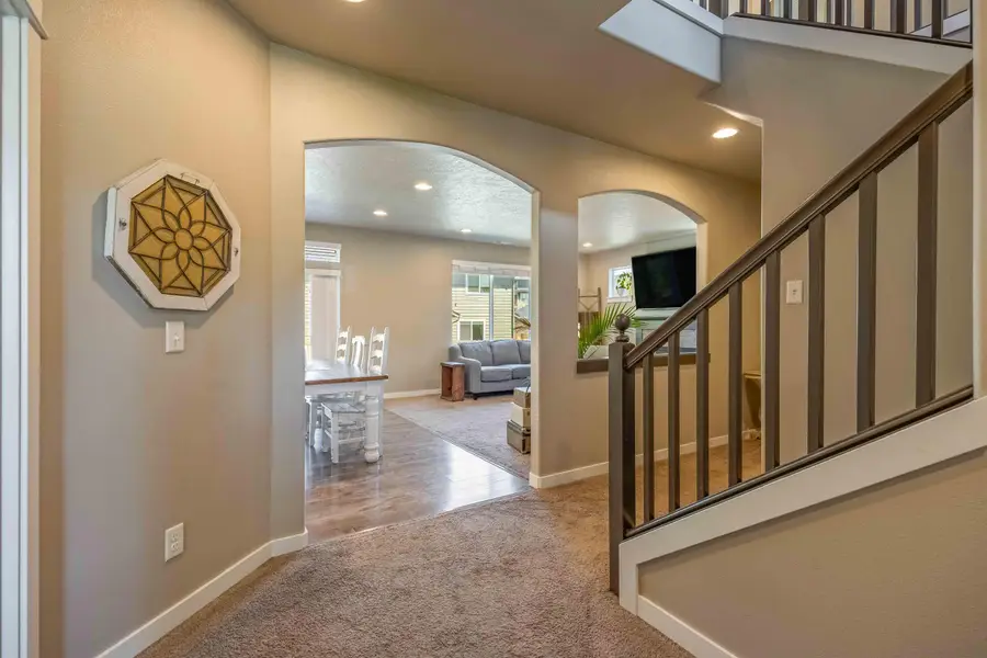 746 N Roundhouse Court, Sisters, OR 97759 - #2