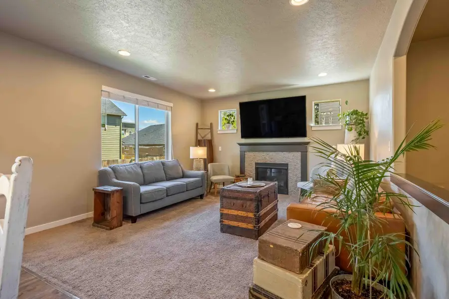 746 N Roundhouse Court, Sisters, OR 97759 - #3