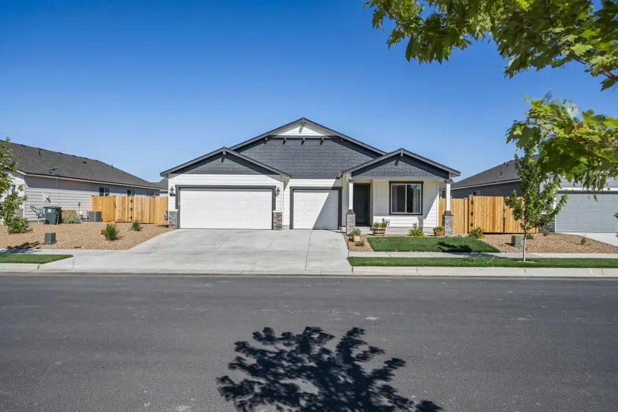 320 NW Par Avenue, Madras, OR 97741 - #2