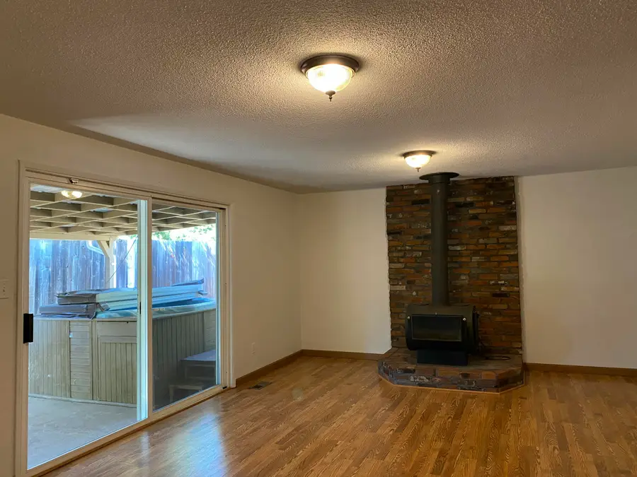 2215 Arctic Circle, Medford, OR 97504 - #2