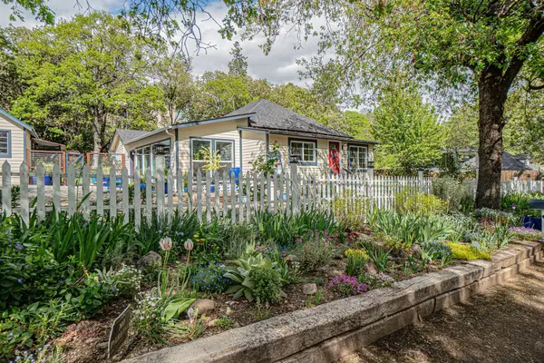 1203 4th Avenue, Gold Hill, OR 97525