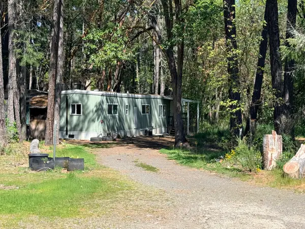 912 N Old Stage Road, Cave Junction, OR 97523