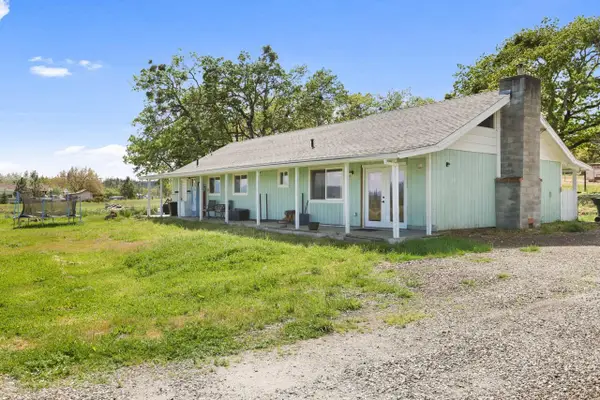 380 Greenleaf Drive, Eagle Point, OR 97524
