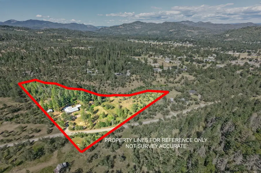 5835 Rogue River Drive, Eagle Point, OR 97524 - #2