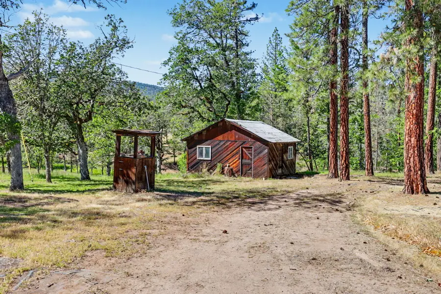 5835 Rogue River Drive, Eagle Point, OR 97524 - #3
