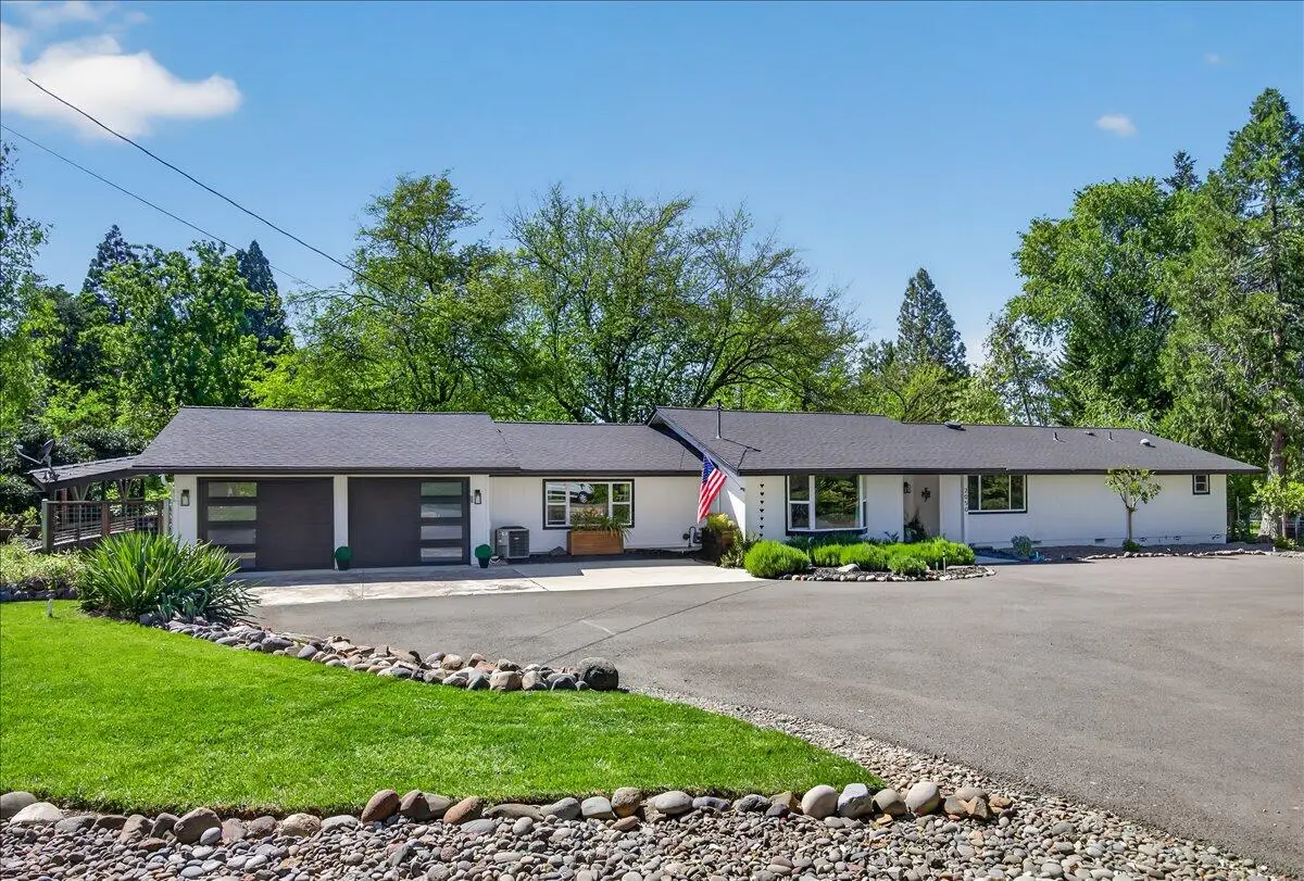 2050 Magnolia Avenue, Medford, OR 97501 - #1