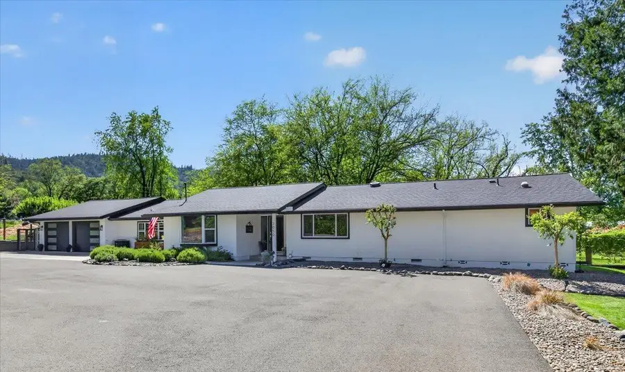 2050 Magnolia Avenue, Medford, OR 97501 - #3