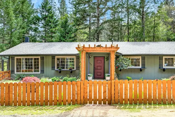 9105 W Evans Creek Road, Rogue River, OR 97537