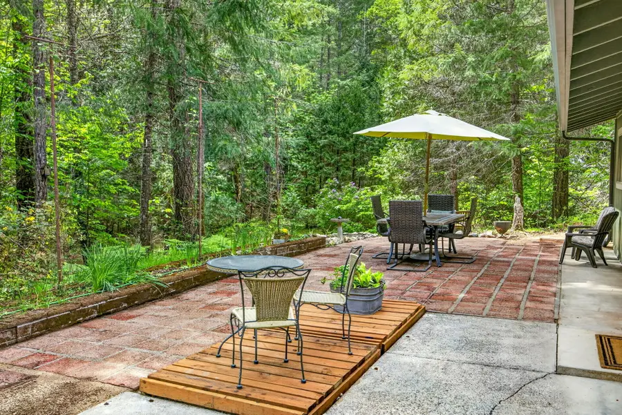 9105 W Evans Creek Road, Rogue River, OR 97537 - #2