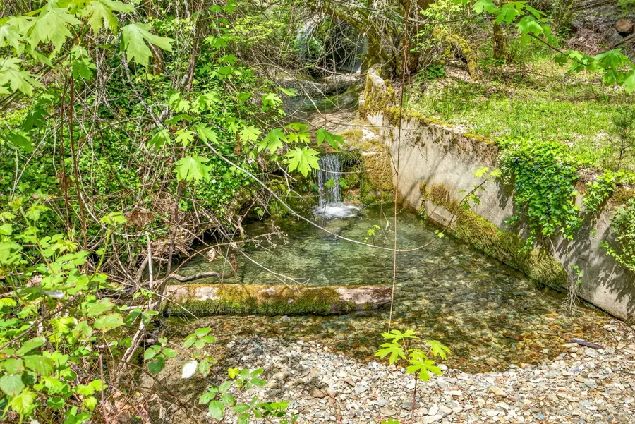 9105 W Evans Creek Road, Rogue River, OR 97537 - #3