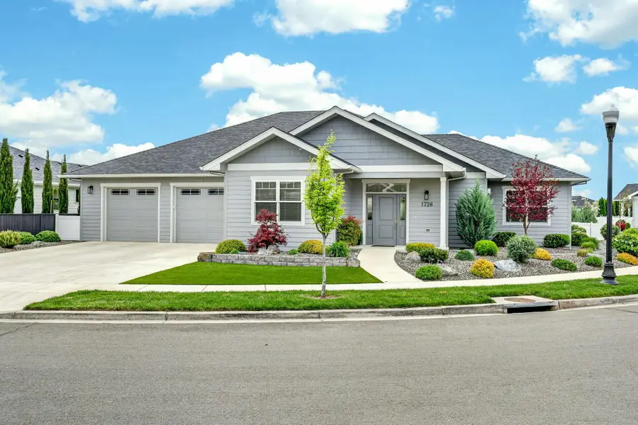 1726 River Run Street, Central Point, OR 97502 - #3