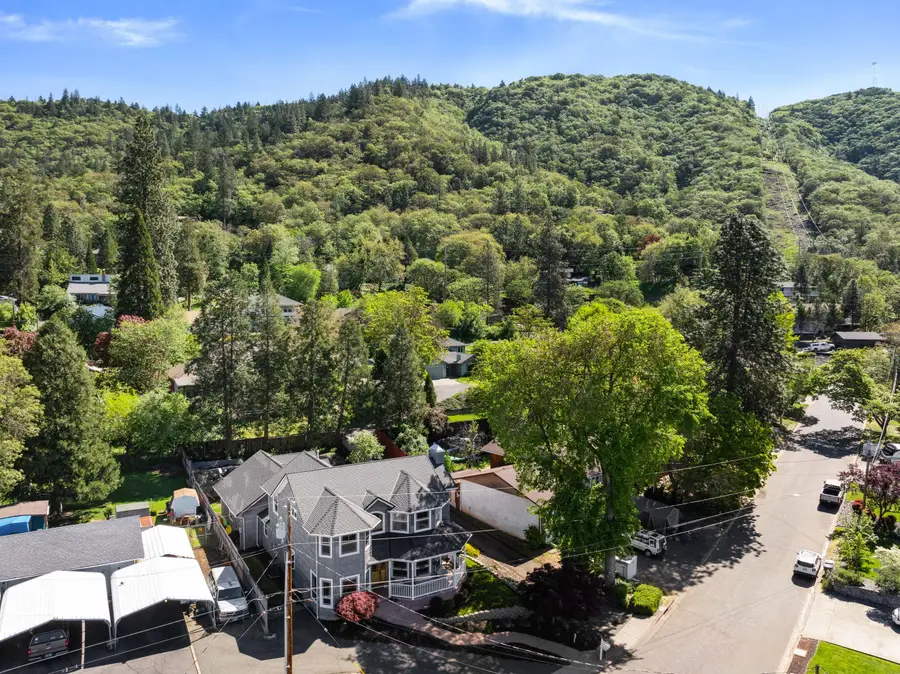 1679 NE Terrace Drive, Grants Pass, OR 97526 - #2