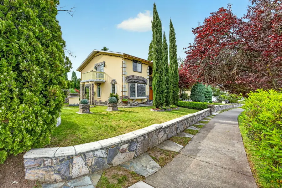 1082 La Loma Drive, Medford, OR 97504 - #3