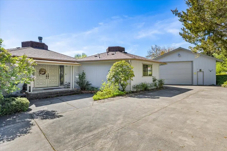 2340 Hillside Drive, Central Point, OR 97502 - #2