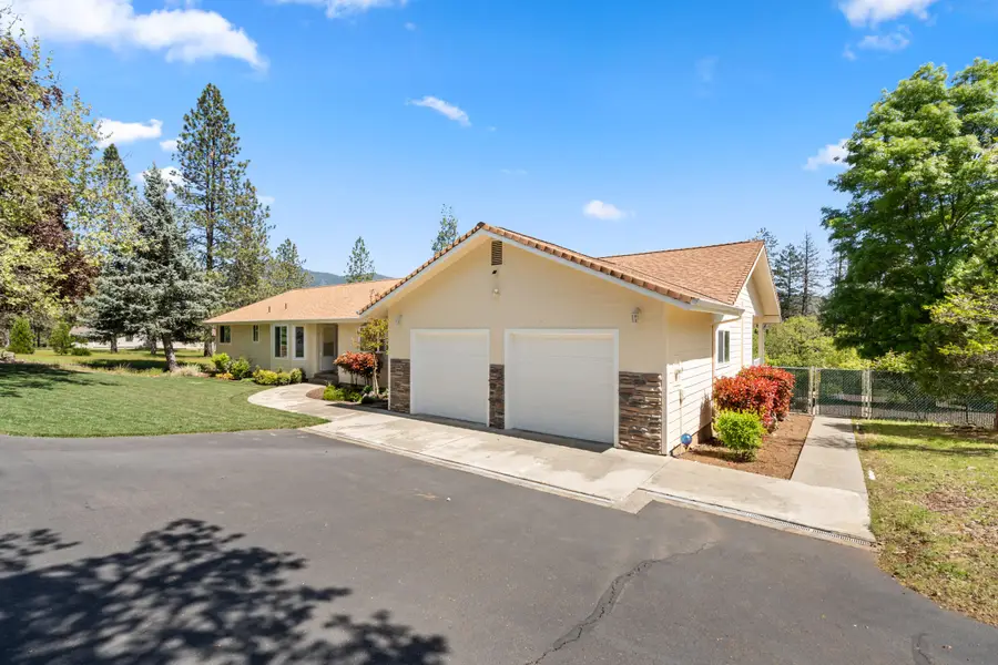 405 Crystal Drive, Grants Pass, OR 97527 - #3