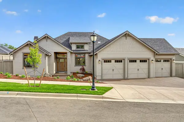 4090 Crystal Springs Drive, Medford, OR 97504