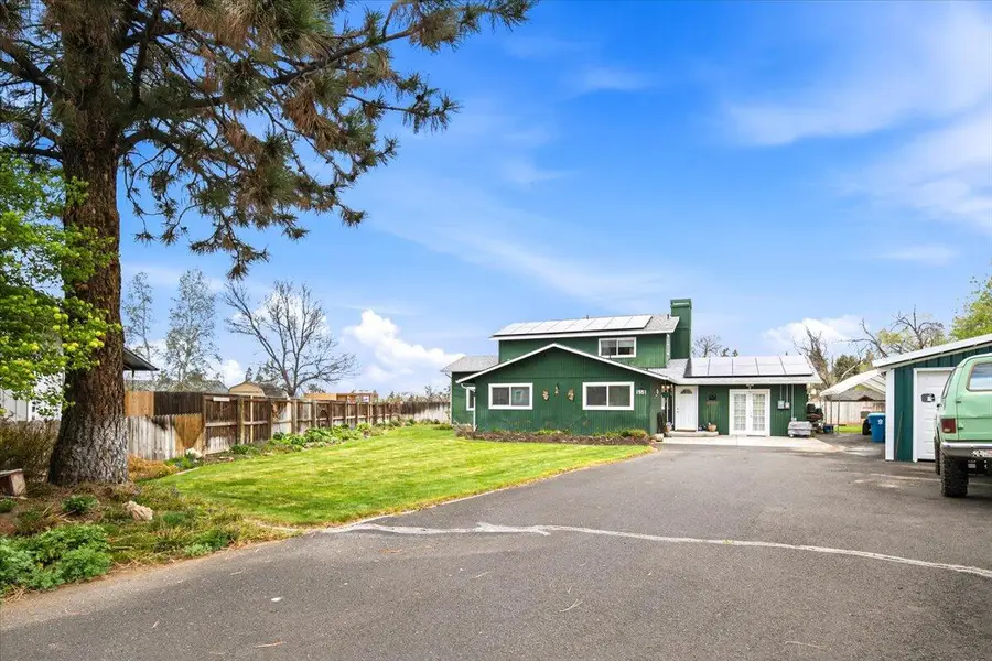 1551 SW Parkway Drive, Redmond, OR 97756 - #2