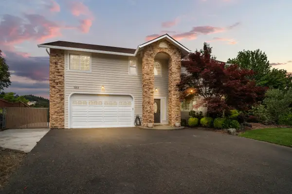 1553 Panoramic Loop, Grants Pass, OR 97527