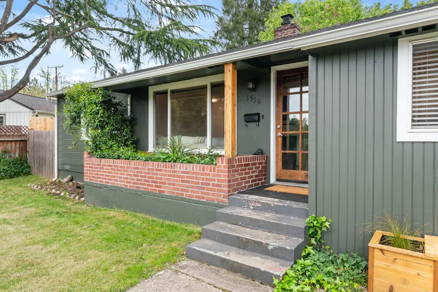 1516 Wilson Place, Medford, OR 97504 - #2