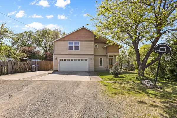 107 N 1st Street, Talent, OR 97540