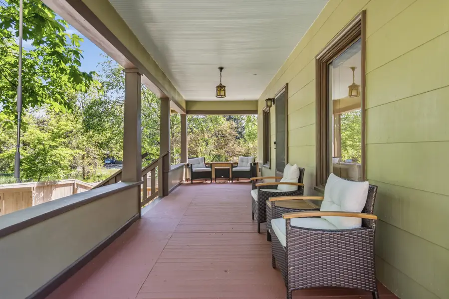 915 NW D Street, Grants Pass, OR 97526 - #3