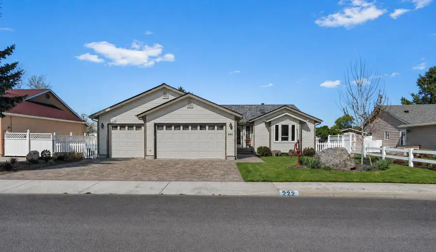 222 SW Meadow Lakes Drive, Prineville, OR 97754 - #3