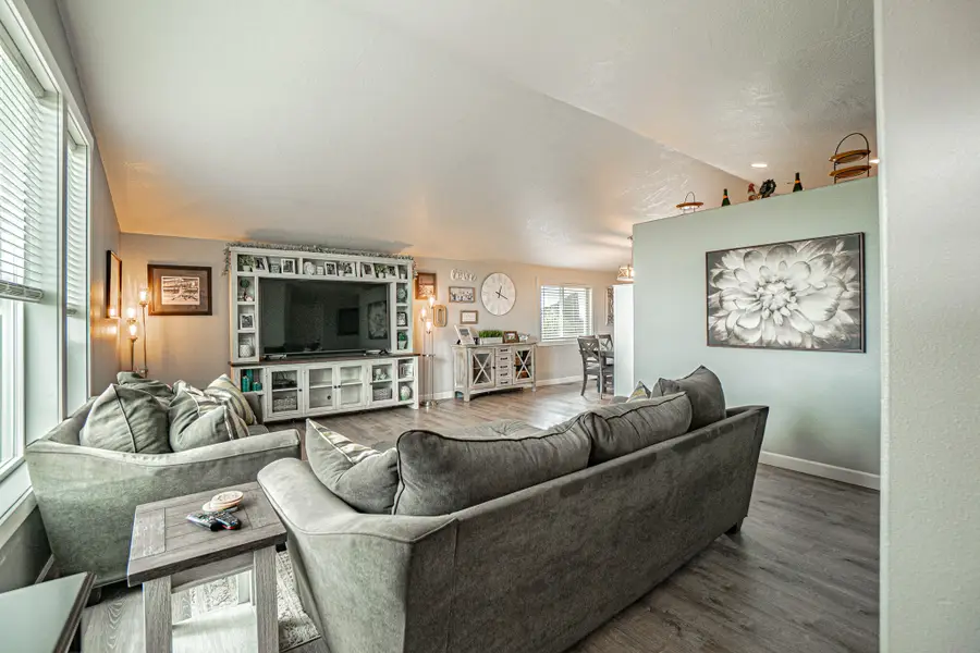 514 Coventry Court, Eagle Point, OR 97524 - #3