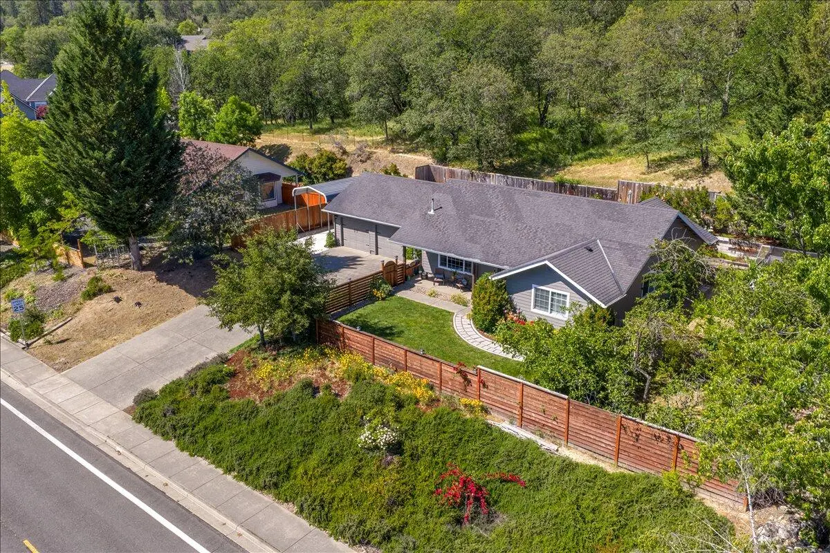 1180 NW F Street, Grants Pass, OR 97526 - #1