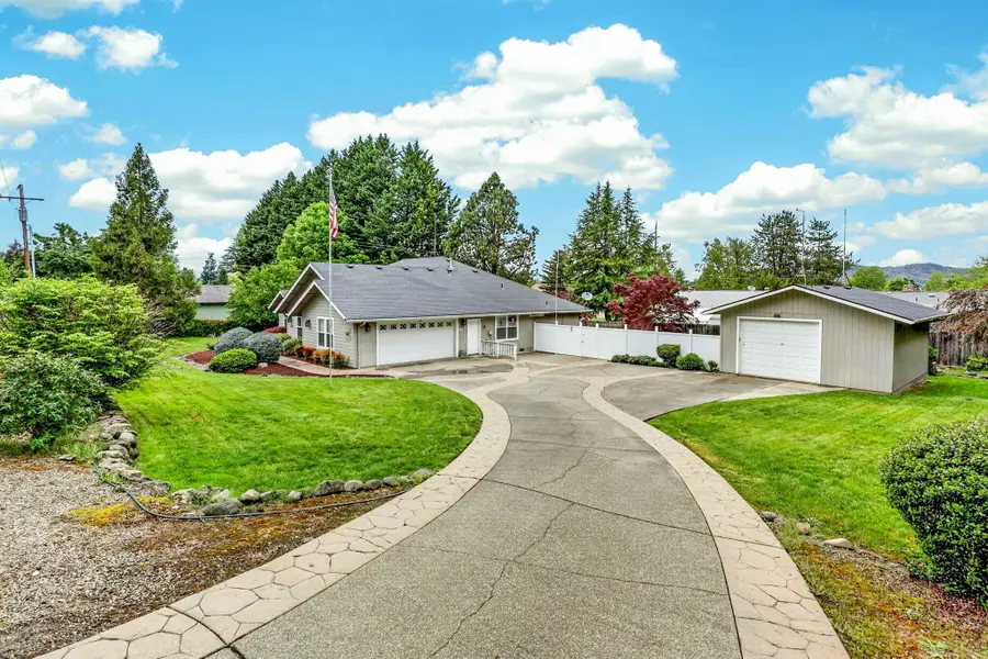 634 Towne Street, Grants Pass, OR 97527 - #3