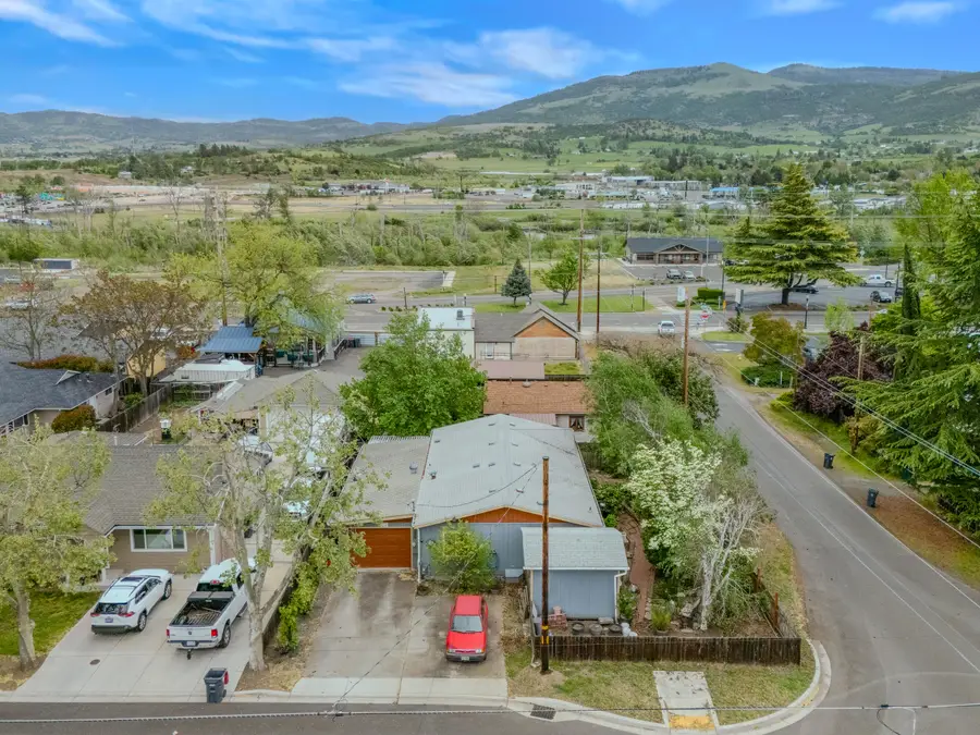 110 W 5th Street, Phoenix, OR 97535 - #2