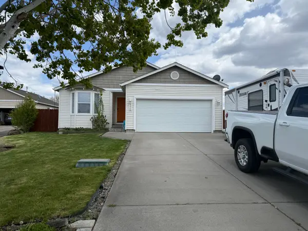 3020 NW 9th Court, Redmond, OR 97756