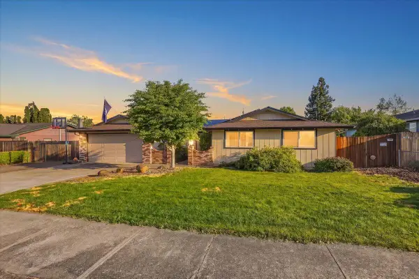 2573 Eaton Drive, Medford, OR 97504