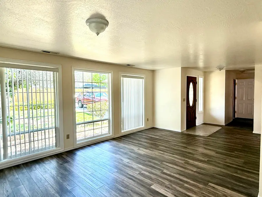 3015 Milhoan Drive, Medford, OR 97504 - #2