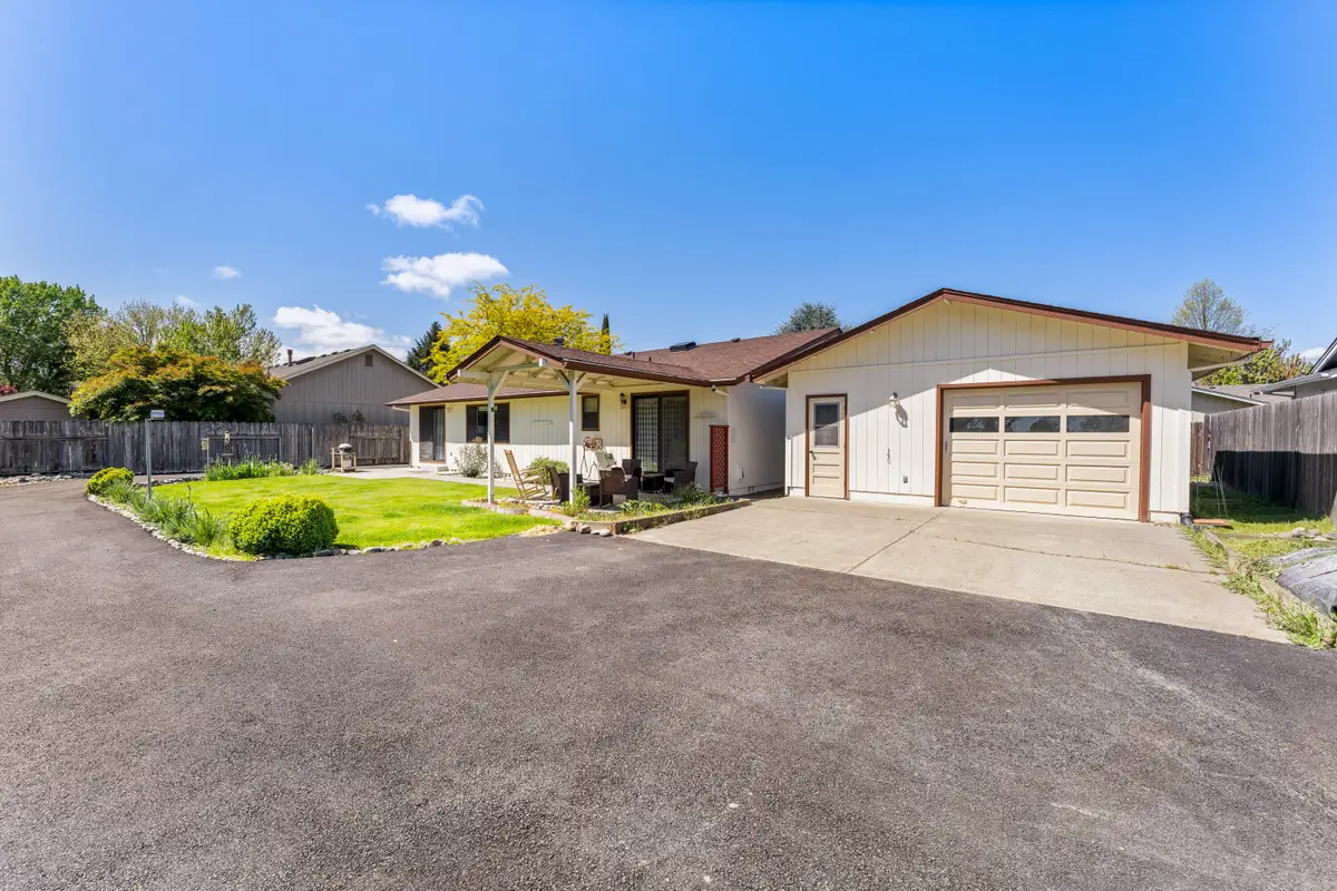 2900 Lois Lane, Grants Pass, OR 97527 - #1