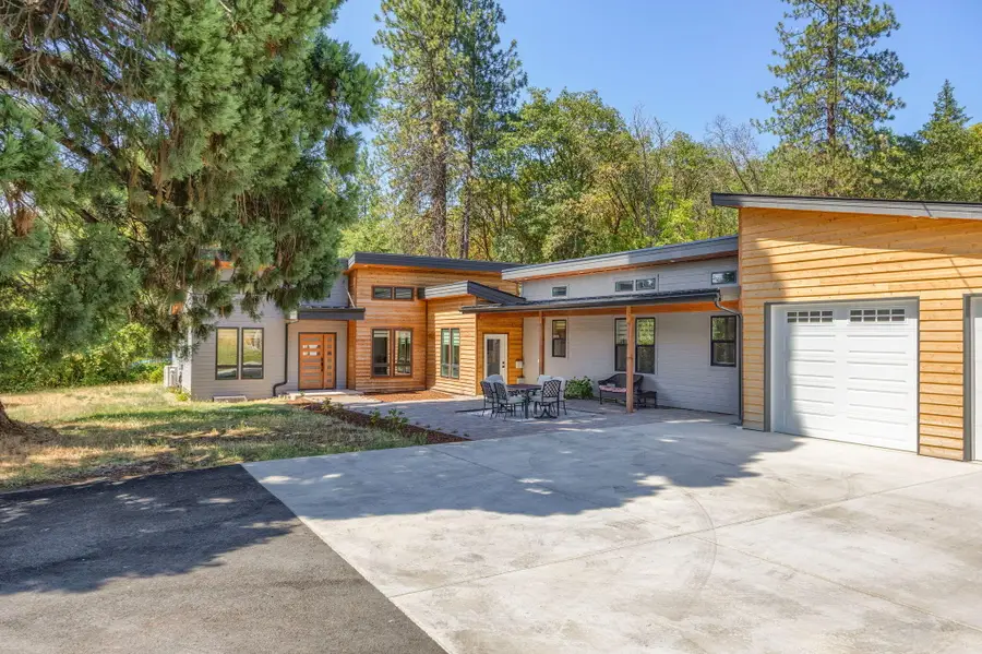 4235 Highland Avenue, Grants Pass, OR 97526 - #2