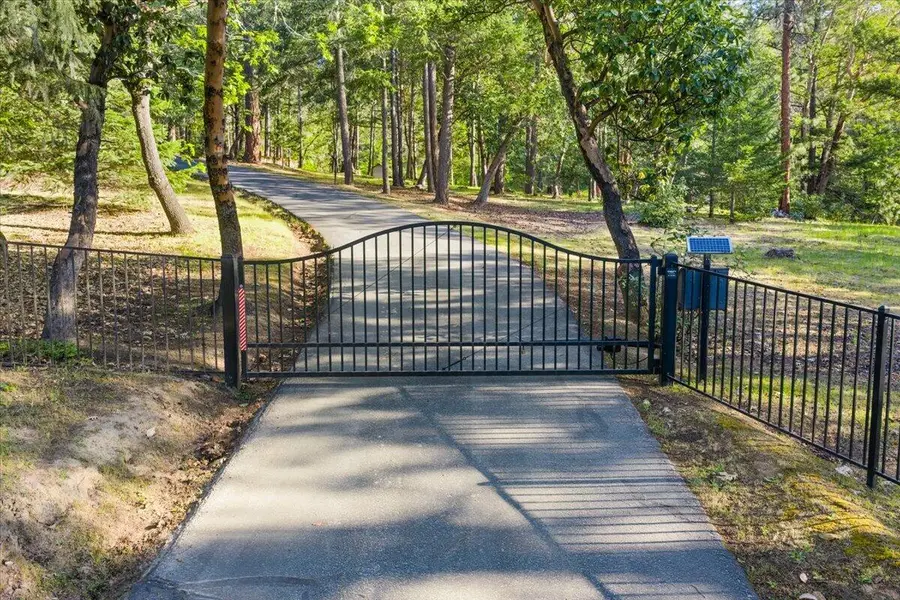 2267 Old Military Road, Central Point, OR 97502 - #2