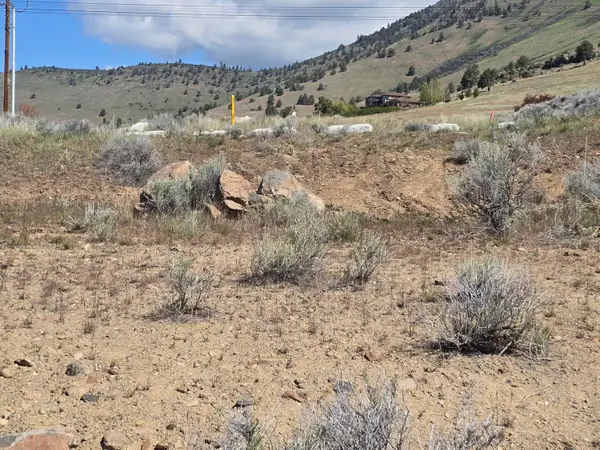 6001 Dove Hollow Drive, Klamath Falls, OR 97603