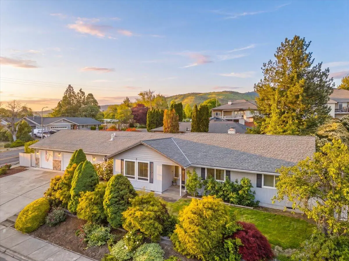 2390 Fairfield Drive, Medford, OR 97504 - #1