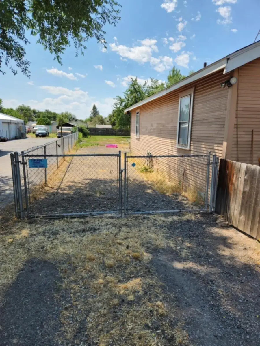 3236 Cannon Avenue, Klamath Falls, OR 97603 - #3