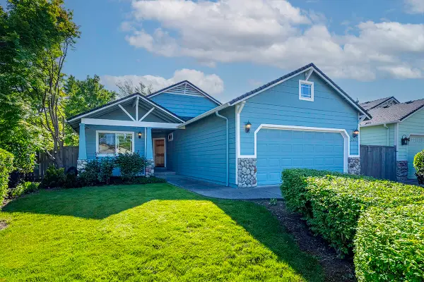 923 Village Circle, Medford, OR 97504