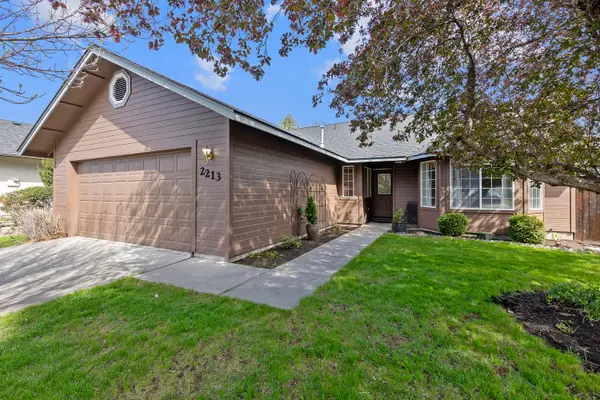 2213 NW Ivy Avenue, Redmond, OR 97756