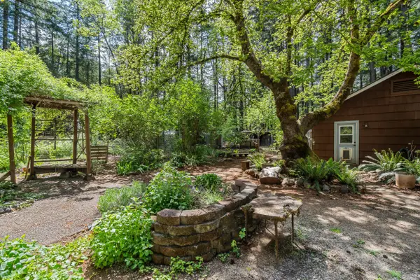 27562 Redwood Highway, Cave Junction, OR 97523