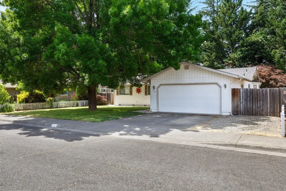 1212 SW Cottonwood Street, Grants Pass, OR 97526 - #1