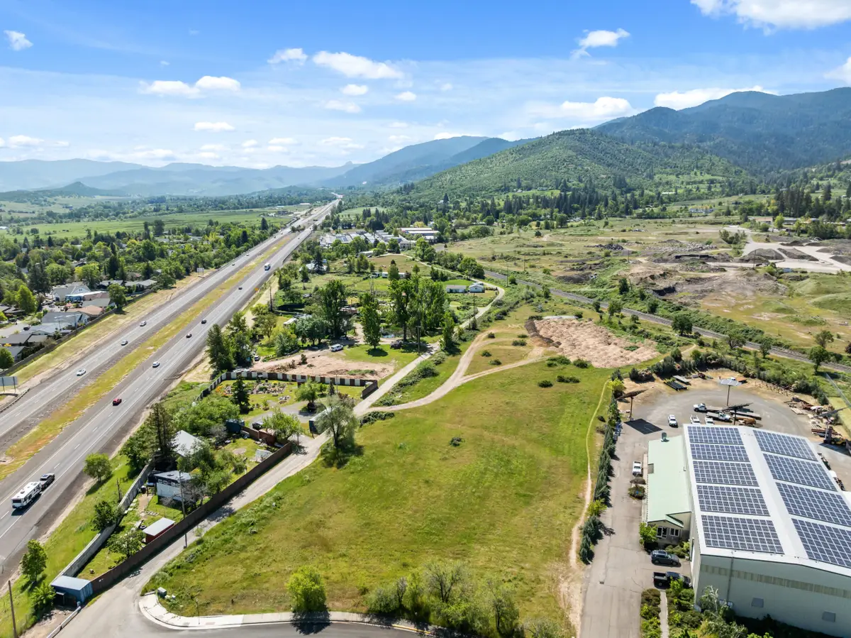 799 E Jefferson Avenue, Ashland, OR 97520 - #1