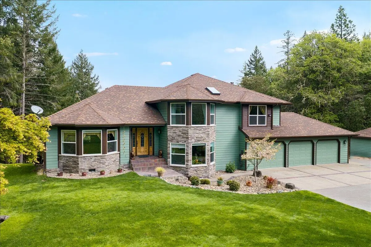 944 Sleepy Hollow Loop, Grants Pass, OR 97527 - #1