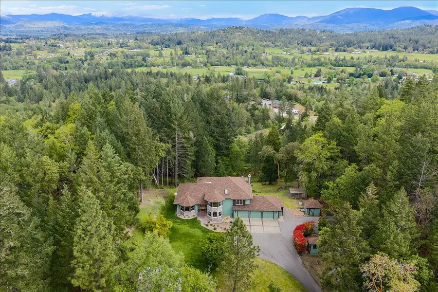 944 Sleepy Hollow Loop, Grants Pass, OR 97527 - #2